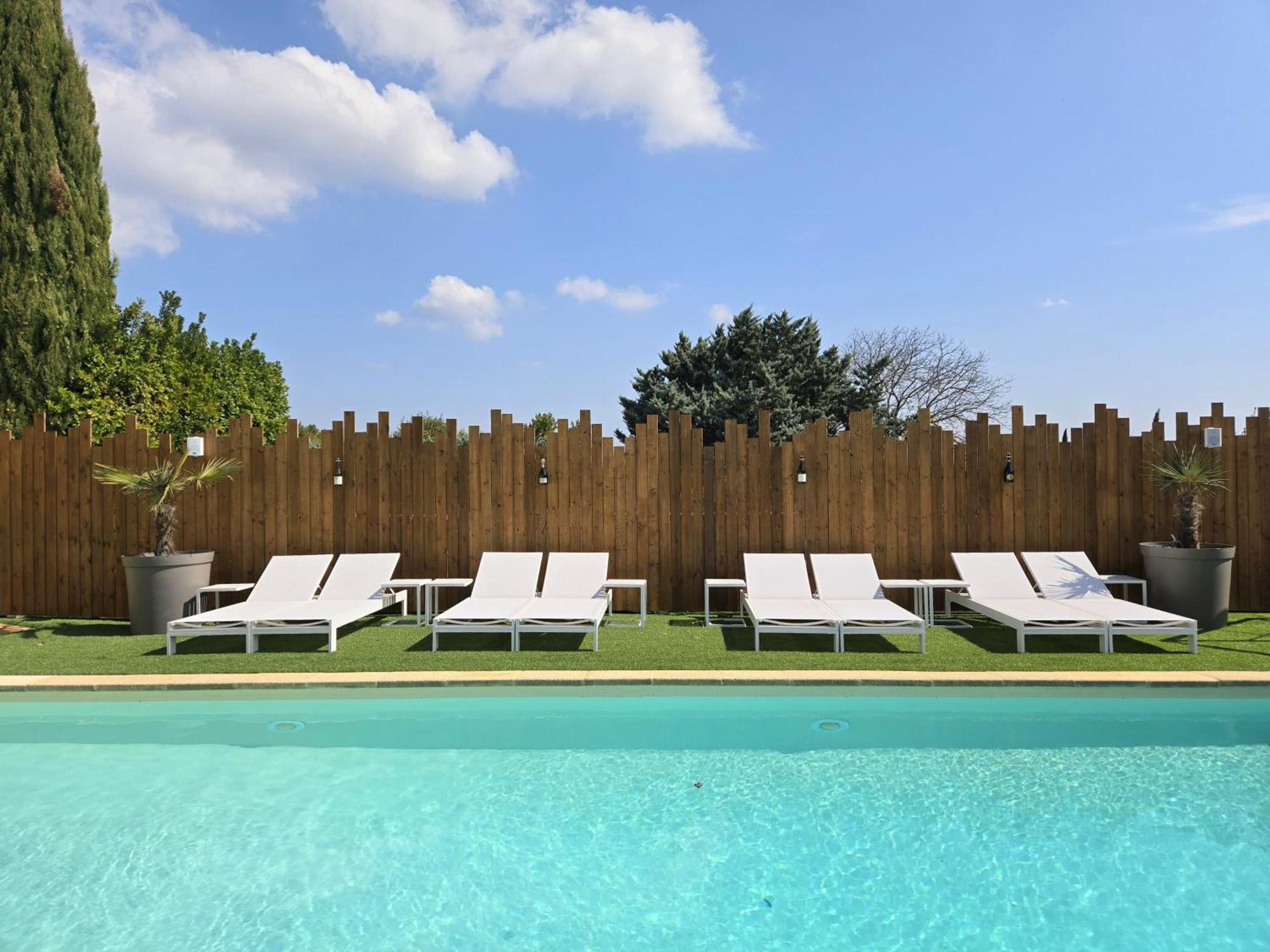 Hotel Le Saint-Genies Uzès Eksteriør bilde